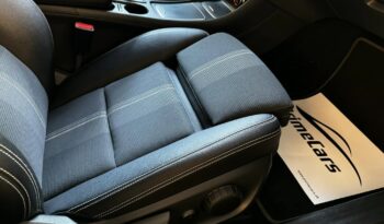 
									Mercedes-Benz GLA 180 full								