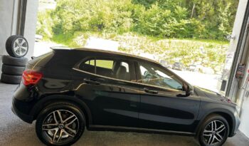 
									Mercedes-Benz GLA 180 full								