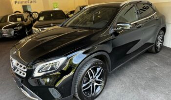 
									Mercedes-Benz GLA 180 full								