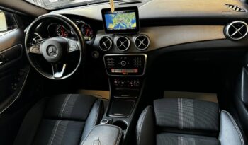 
									Mercedes-Benz GLA 180 full								
