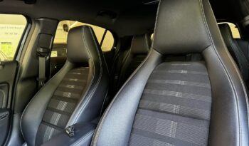 
									Mercedes-Benz GLA 180 full								