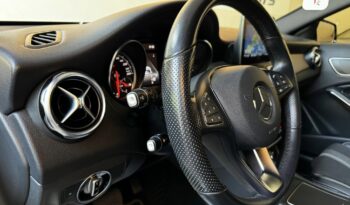 
									Mercedes-Benz GLA 180 full								