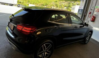 
									Mercedes-Benz GLA 180 full								