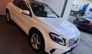 
									Mercedes-Benz GLA 200 d 4MATIC full								