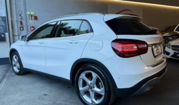 
									Mercedes-Benz GLA 200 d 4MATIC full								