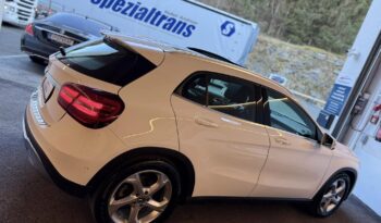 
									Mercedes-Benz GLA 200 d 4MATIC full								