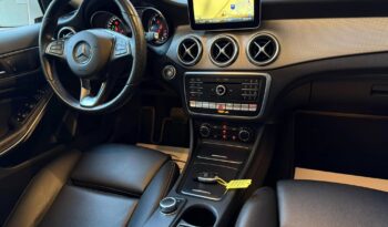 
									Mercedes-Benz GLA 200 d 4MATIC full								