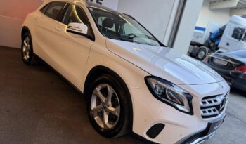 
									Mercedes-Benz GLA 200 d 4MATIC full								