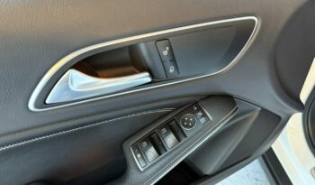 
									Mercedes-Benz GLA 200 d 4MATIC full								
