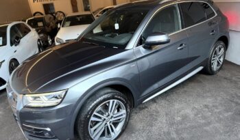 
									Audi Q5 2,0 TDI quattro Sport full								