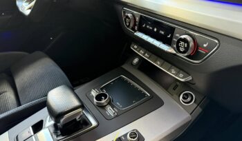 
									Audi Q5 2,0 TDI quattro Sport full								