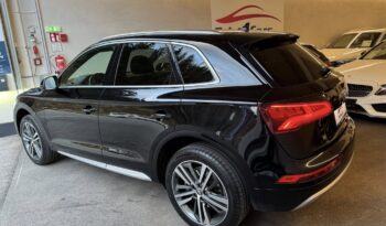 
									Audi Q5 40 TDI quattro Sport full								