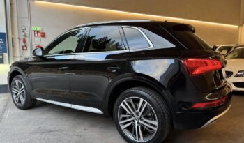 
									Audi Q5 40 TDI quattro Sport full								