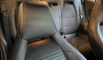 
									Mercedes Benz GLA 200d 4MATIC full								