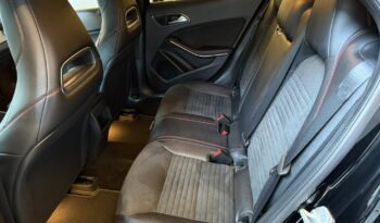 
									Mercedes Benz GLA 200d 4MATIC full								