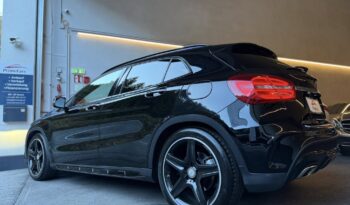 
									Mercedes Benz GLA 200d 4MATIC full								