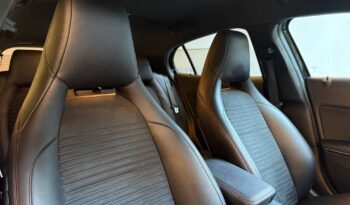 
									Mercedes Benz GLA 200d 4MATIC full								